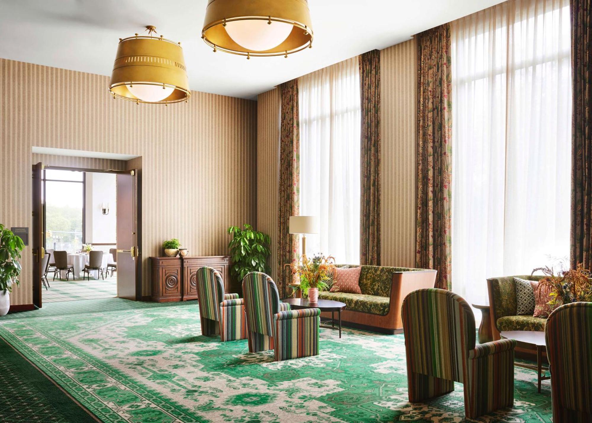Graduate By Hilton East Lansing Hotel Exterior photo